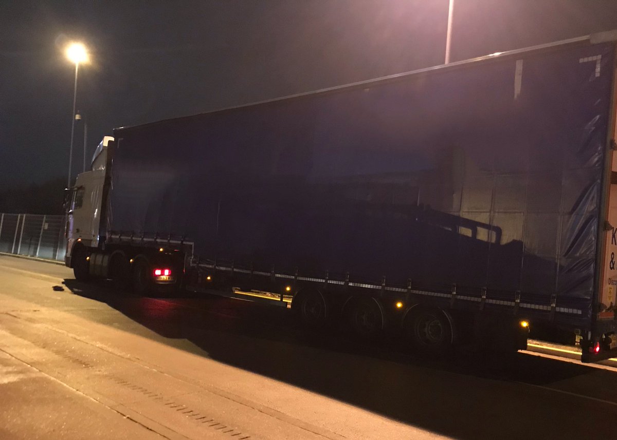 Jon_HGV1's tweet photo. Last drive in the @DAFTrucksUK with the @LDtrailers keeping up well for 2018 done, Nice trip to #Southampton then #Andover, 🚚🚚💨💨 #saturdaydriver  #truckpic #uktrucking  #agency  #hgv #daftrucksuk #LGV #Lorry https://t.co/WUcOSVGsZy