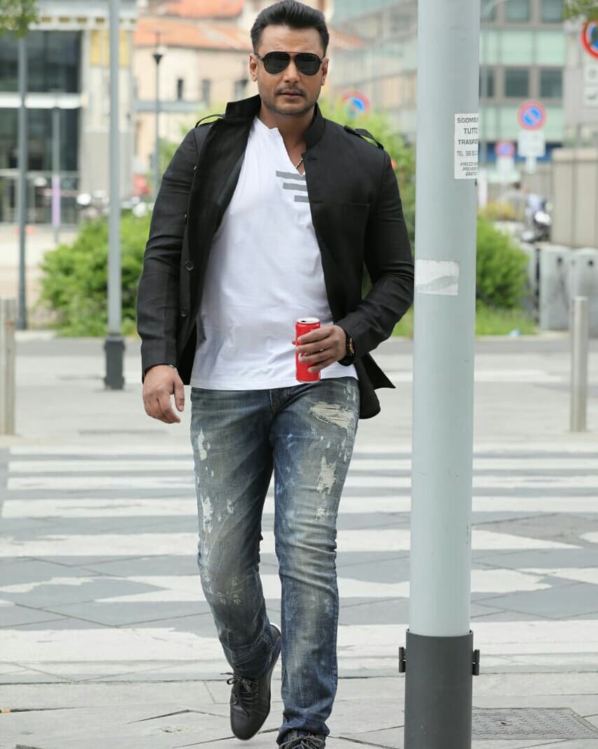 AKDSSBIDAR7999's tweet photo. #50DaysForDBossBday
#50DaysForDBossBday
#50DaysForDBossBday
#50DaysForDBossBday
#50DaysForDBossBday
#50DaysForDBossBday
#50DaysForDBossBday
 @dasadarshan @vijayaananth2 @dinakar219 @Dcompany171 @AKDSSBIDAR7999 https://t.co/ZJbEtWnLxq
