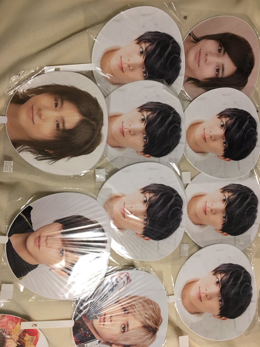rrr3519's tweet photo. 【拡散希望】山田くん団扇お譲りします。東京公演での取引可能な方優先します！！気になる方RTの後、リプ又はDMお願いします。切実です！ #jump_求 #jump_グッズ #jump_譲 https://t.co/uy055SUQA6