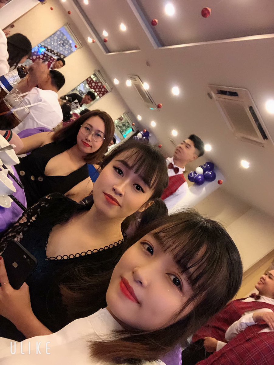 QucHong7's tweet photo. Ai đẹp hơn https://t.co/OjAlZh7z0y