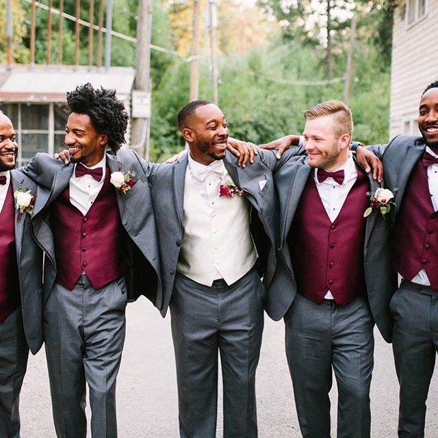 Commellini's tweet photo. D A P P E R 
The combination of rich maroon and grey suits with bowties ...these gentlemen know style!

Photo: @hannahvictoriaphoto 
Location: @CommelliniEstate 
#dapper #groom #groomsmen #spokaneweddingvenue #spokanewedding https://t.co/kw3DXDc69J https://t.co/khDKMHvghN