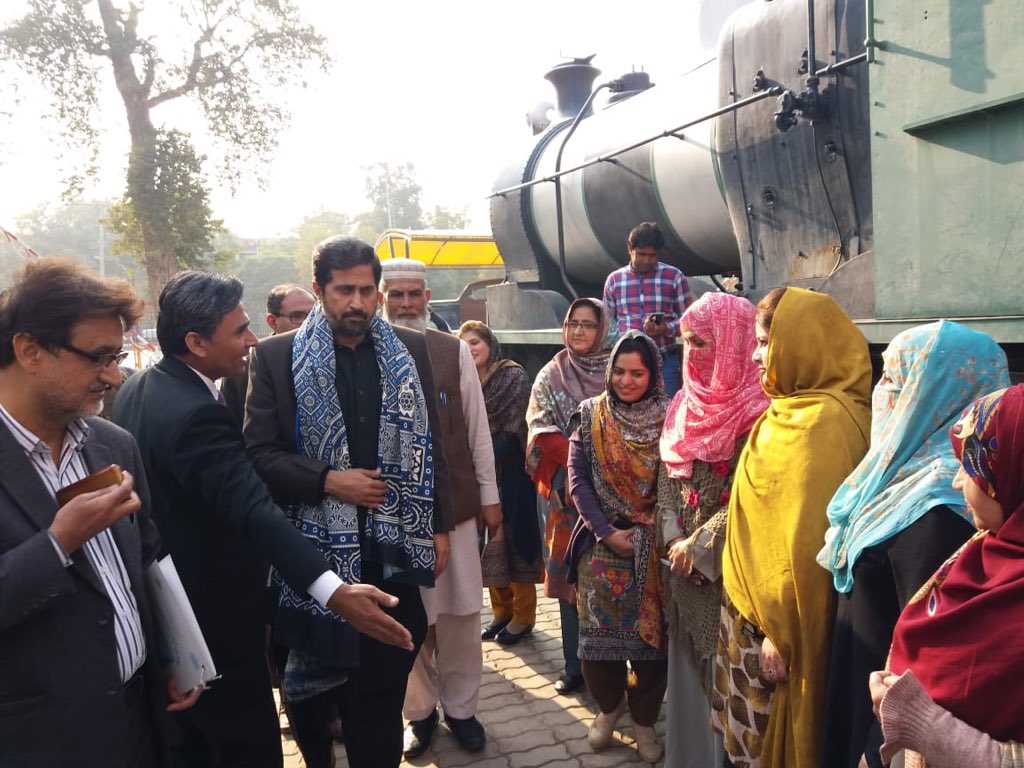 ICDPunjab's tweet photo. بھاولپور  میوزیم کے آرٹ کی ترویج کے کاوشیں  قابل ستائش ہیں 

حکومت نے  پہلی مرتبہ  کلچرل  پالیسی  مرتب کی تاکہ  فنون لطیفہ کی آبیاری کے لیے ترجیحی  بنیادوں پر اقدامات کیے جا سکیں ۔ فیاض الحسن چوہان
@Fayazchohanpti https://t.co/nFhkj2Y4uN