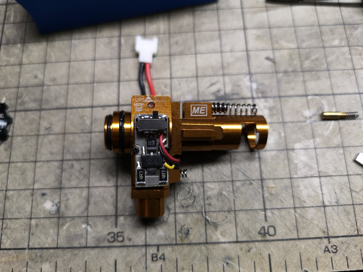 cogno_eji's tweet photo. 改めてよくできている
長掛け用テンショナーは4.5mm 6.0mmの２つ
ノーマルテンショナーはマルイ準拠

#MAXXMODEL
#MAXX https://t.co/hBLJOf6de8