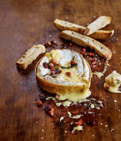If sweet dreams are made of cheese then this recipe will make sure they come true. An oozy, boozy, pancetta-covered baked camembert is the ultimate dinner party starter. 👌 bit.ly/2Anhp09 #festive #holidays