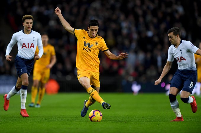 Raúl Jiménez brilla en el triunfo 