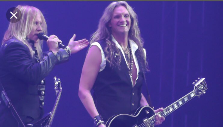 WSnakewoman's tweet photo. Detroit,MI your turn for 2 TSO shows today coming your way to light up Little Caesars  Arena! #TSOtime #TSO20 🎸🔥🎸🤘✌️🙌🎄🎶😎#Christmas https://t.co/zblsGuYY3b