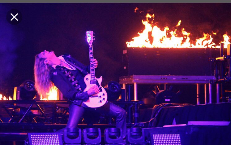 WSnakewoman's tweet photo. Detroit,MI your turn for 2 TSO shows today coming your way to light up Little Caesars  Arena! #TSOtime #TSO20 🎸🔥🎸🤘✌️🙌🎄🎶😎#Christmas https://t.co/zblsGuYY3b