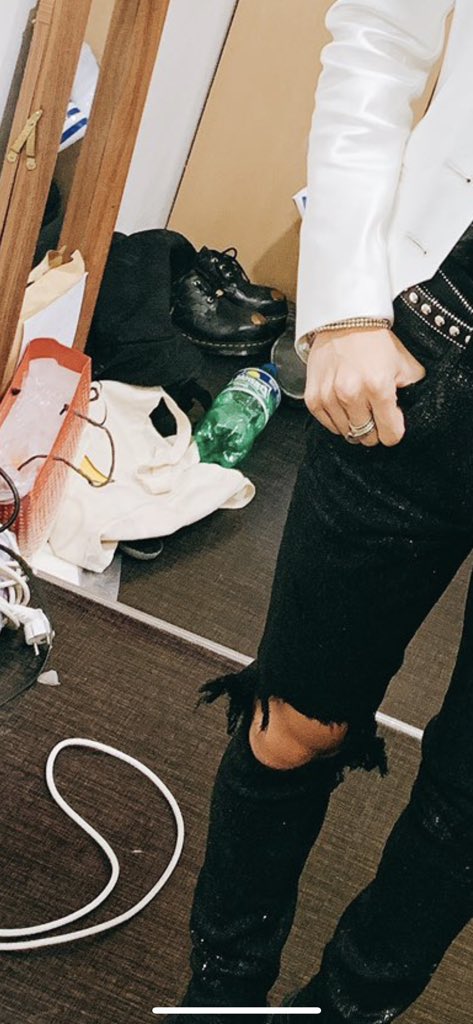 maunesan's tweet photo. @BTS_twt I see Sprite https://t.co/qBCuitOIlL