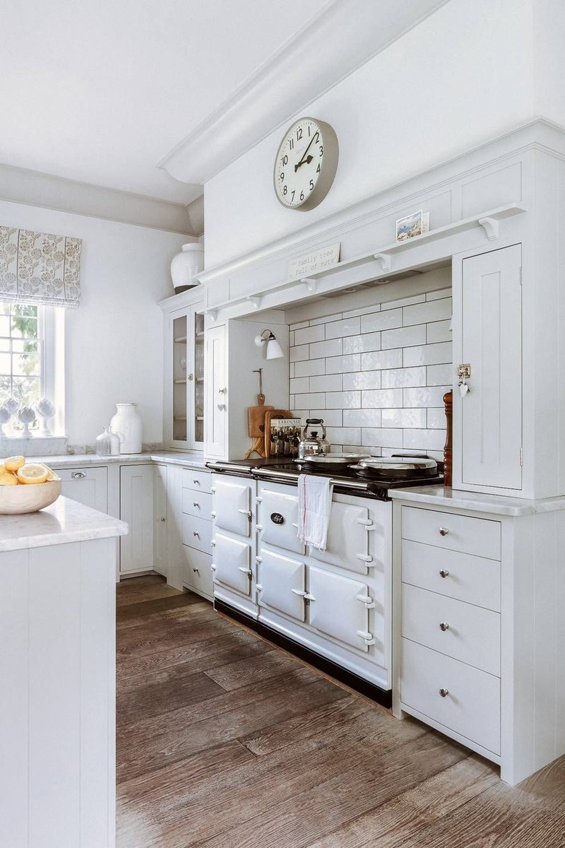 _houseandgarden's tweet photo. An eighteenth-century rectory in the Cotswolds with utterly lovely interiors: https://t.co/K2y0OISsun https://t.co/UFkPHz3hJo