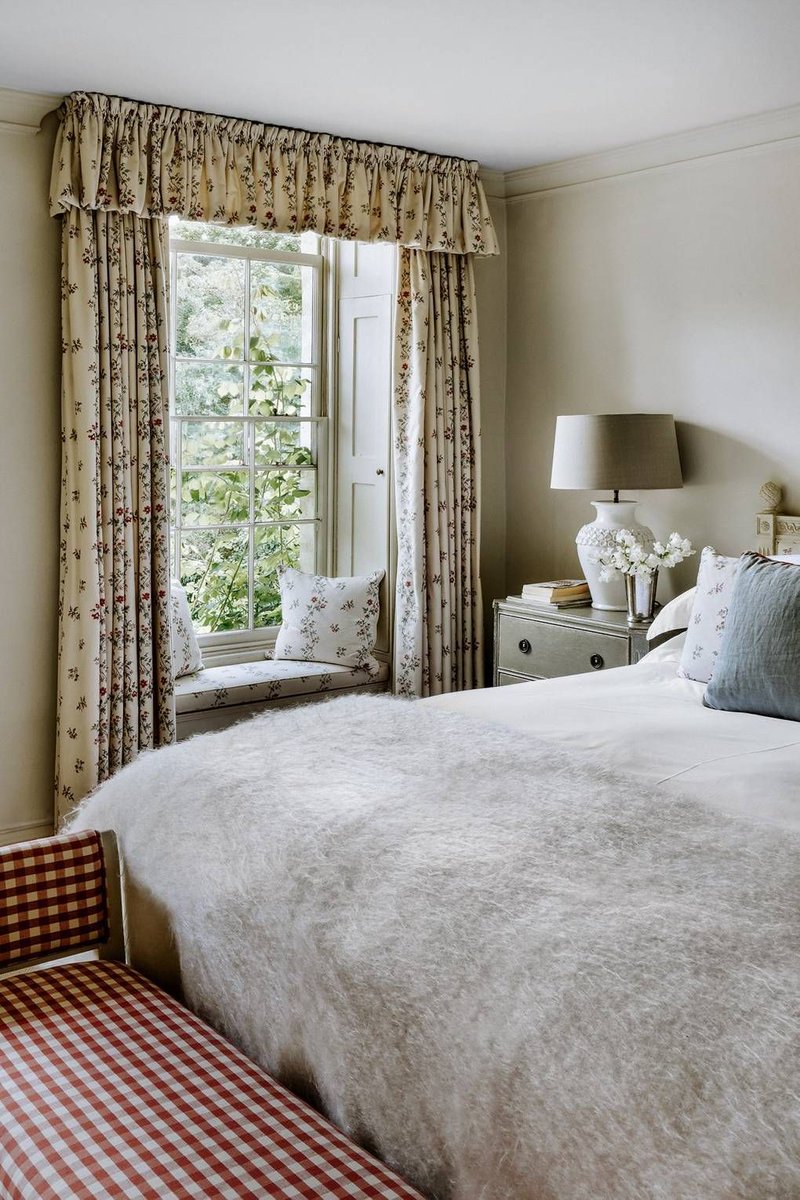 _houseandgarden's tweet photo. An eighteenth-century rectory in the Cotswolds with utterly lovely interiors: https://t.co/K2y0OISsun https://t.co/UFkPHz3hJo
