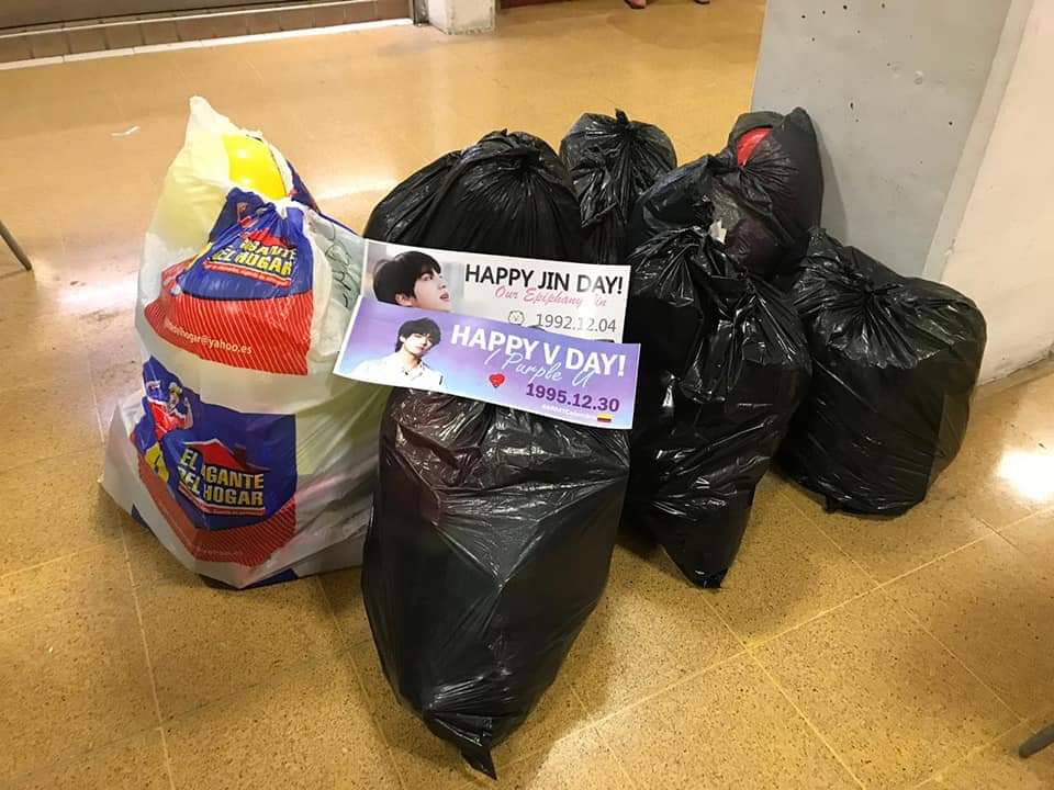 BTS_cartagena's tweet photo. ARMY CARTAGENA - COLOMBIA🇨🇴

Uno de nuestros proyectos flash para los cumpleaños de #JIN y #TAEHYUNG 💜

150 juguetes fueron donados a niños de bajos recursos en la ciudad.

#WE_PURPLE_V #SingulariTaeDay #HAPPY_VIRTHDAY @BTS_twt @bts_bighit https://t.co/AypKWjk3DO