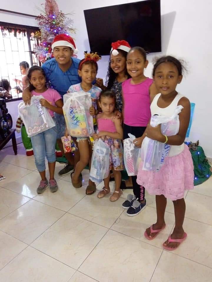 BTS_cartagena's tweet photo. ARMY CARTAGENA - COLOMBIA🇨🇴

Uno de nuestros proyectos flash para los cumpleaños de #JIN y #TAEHYUNG 💜

150 juguetes fueron donados a niños de bajos recursos en la ciudad.

#WE_PURPLE_V #SingulariTaeDay #HAPPY_VIRTHDAY @BTS_twt @bts_bighit https://t.co/AypKWjk3DO