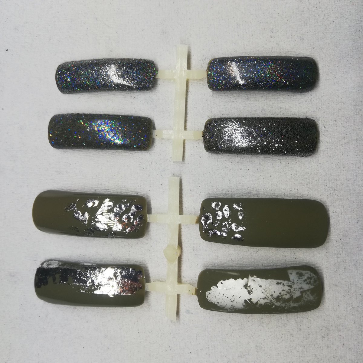 kwnailstylist's tweet photo. 💚 NYE special occasion nails 💚 
.
#naildesigns #bespokenaildesigns #matchyouroutfit #shipleynails #shipley #salitairenails #saltaire #keepitlocal #greennails #khakinails #foilnails #showscratch #premiergel #gelpolish #naturalnails #naturalnailsonly https://t.co/UUUqjDeBhv