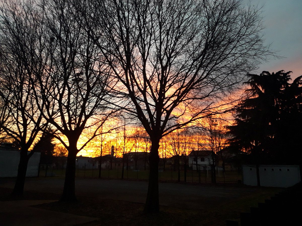 terrysoul65's tweet photo. #sunset #29december2018 https://t.co/IyEpMNMyrH