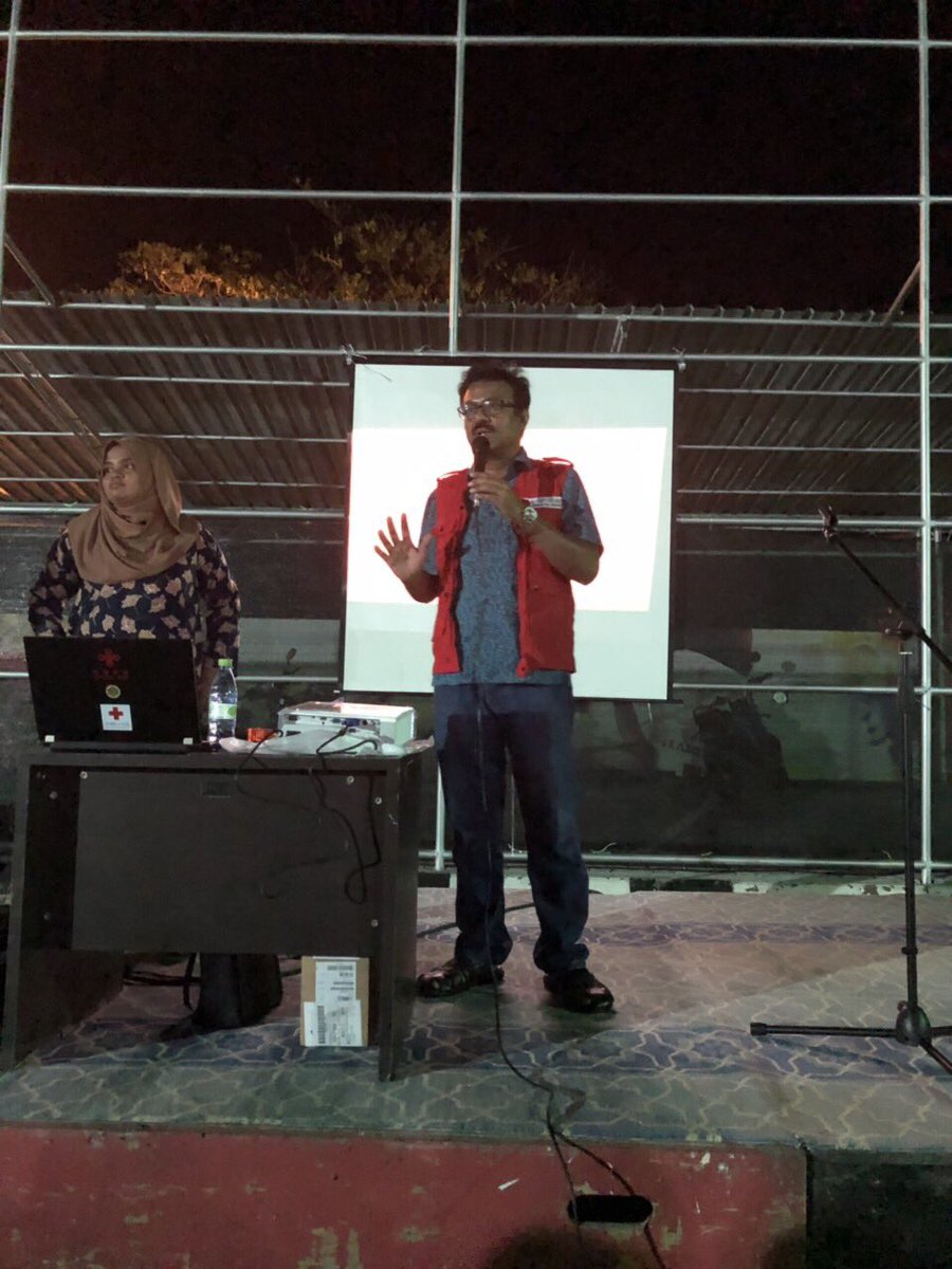 MaleCitymv's tweet photo. In collaboration with @HPA_MV @MRC_MLE an info session for our expat workers &amp;their friends was held. 
Facilitated by: HPA&amp;MRC
Organized by: Male City Council, HPA &amp; MRC.
Mosquito repellants,hand sanitizers,&amp;campaign shirts will be distributed with assistance frm @WHOMaldives https://t.co/B1xExpo6Y8