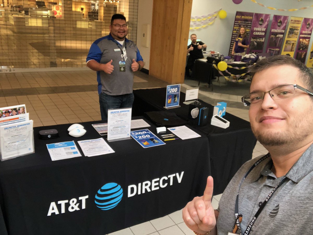 #AttMobileRetail #BrainerdMall taking advantage of Planet Fitness Signing Up days for their Grand Opening next week. With Mobile Expert Michael Reyes and <a href="/RafaelLopezFlo3/">Rafael Lopez Flores</a> ............... @brianjshay @BrianWest_NP <a href="/fjdevereux/">Fred Devereux</a> <a href="/shawnglinski/">Shawn Glinski</a> <a href="/SamCoonMNP/">Sam Coon</a> @AhsanMelwani <a href="/bpeterson407/">Bryce Peterson</a>