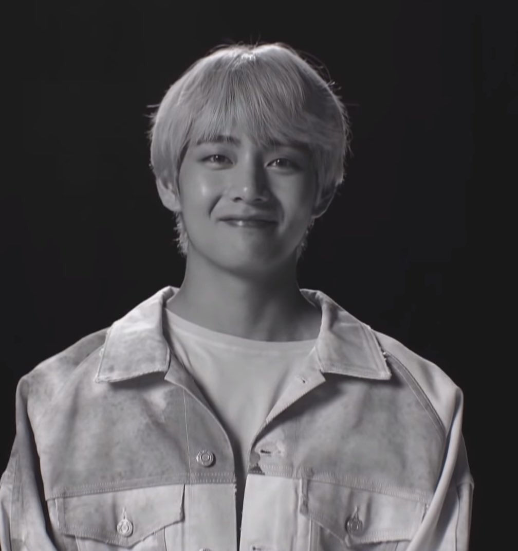 RandomAK1's tweet image. Happy Birthday Taehyung❤️❤️ #태형아_어제보다오늘더_보라해 
#겨울에태어난_우리의봄_태형  #태형생일ㅊㅋ #WE_PURPLE_V #HAPPY_VIRTHDAY #Taehyung