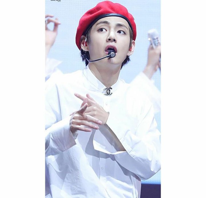 Joumena7B's tweet photo. Taeee 생일 축하
#singularitybts #singularitytaeday #wepurpleyoutaehyung #vbts #happytaehyungday #happybirthday #v #stigmabtsv #happy_virthday #bts #bighitent #vday #gucciboytae #ourmultitalentedtaehyung #WE_PURPLE_V #BTS 💜💜💜💜❤❤⚘🌹❣💟💙💙🥀 https://t.co/tkVY7le2MV