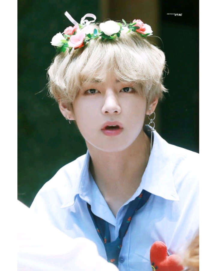 Joumena7B's tweet photo. Taeee 생일 축하
#singularitybts #singularitytaeday #wepurpleyoutaehyung #vbts #happytaehyungday #happybirthday #v #stigmabtsv #happy_virthday #bts #bighitent #vday #gucciboytae #ourmultitalentedtaehyung #WE_PURPLE_V #BTS 💜💜💜💜❤❤⚘🌹❣💟💙💙🥀 https://t.co/tkVY7le2MV