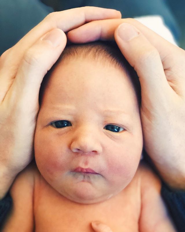 _WhereYouWander's tweet image. On December 25, this long anticipated little one began making her way into the world. Violet Mae Frischknecht was born on December 26 at 12:47 PM, weighing 3.5 kg (7 lbs, 11 oz.). Needless to say, we couldn’t adore our little Violet more. @jmfrischknecht bit.ly/2SqDyjJ