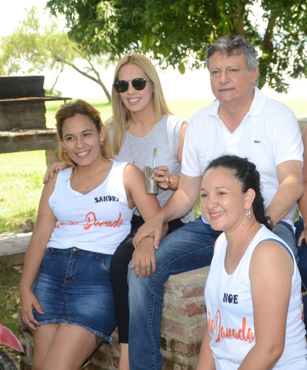 Junto a <a href="/Emynanoffpenoff/">Emilse Nanoff Penoff</a>, acompañamos al Gobernador <a href="/domingopeppo/">Domingo Peppo</a> en la Isla del Cerrito. Allí entregamos instrumentos musicales a las comparsas Jasí Porá, Caacupe y Sueño Dorado, que participarán en la próxima edición de los Carnavales de la Isla con sus nuevos elementos.