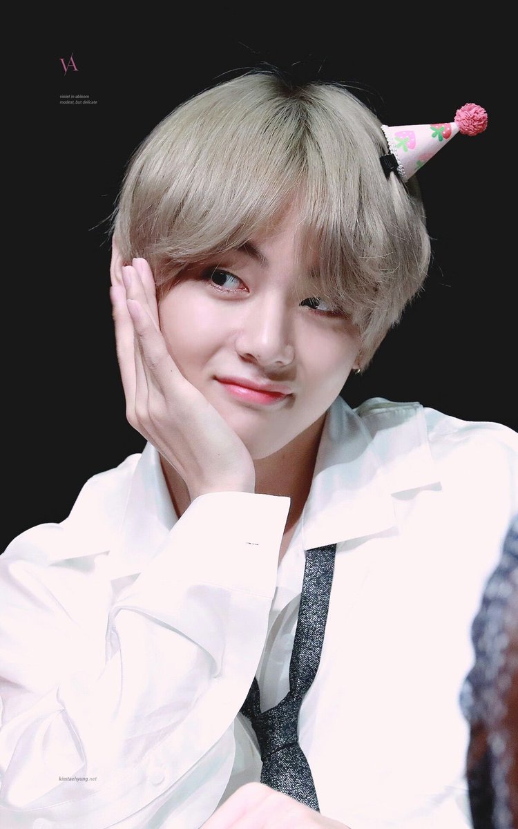 starfor_v's tweet photo. รักเธอเพราะเธอน่ารัก ขอให้มีแต่รอยยิ้มที่สดใส รักมากๆนะคิมแทฮยอง เจ้าเสือน้อย💜🐯

#WE_PUPRLE_V #HappyVirthday  @BTS_twt https://t.co/XPbt6DrezI