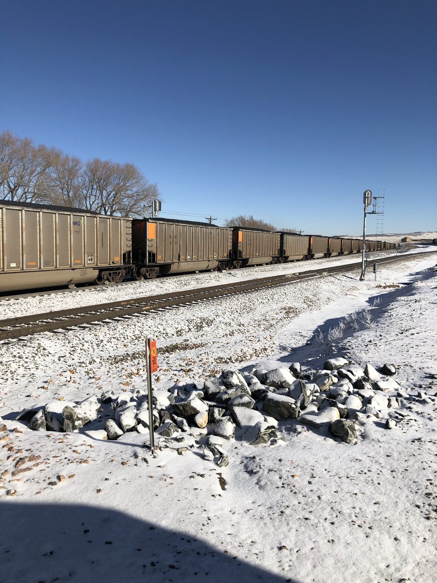 rawdogfoodandco's tweet image. Colorado Springs we just got held up by a train. ETA 11.10 #rawdogfoodandco #realfoodfordogs #friendsdontletfriendsfeedkibble