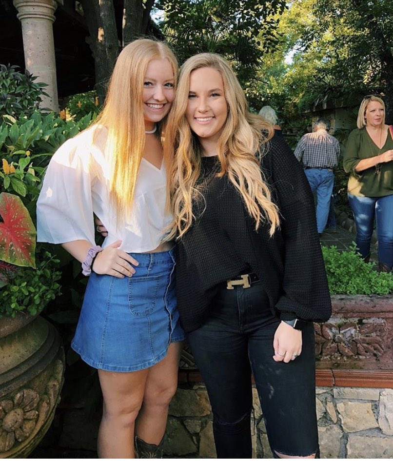 EMMAPHANAL's tweet photo. Happy birthday to the sweetest and most beautiful person ever💛 Love you so much! Can’t wait to celebrate with you! #drivers @macymoodyy https://t.co/jfaq59RrOx