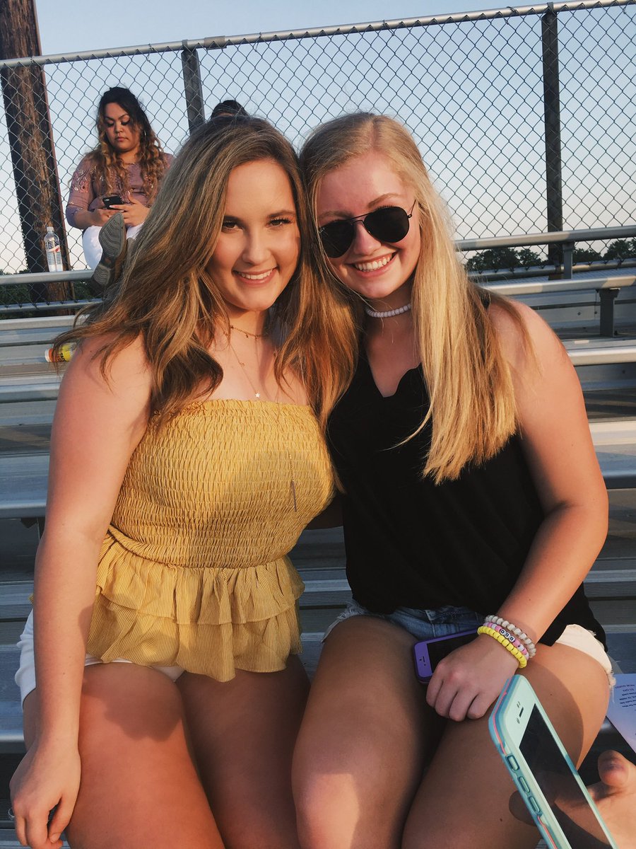 EMMAPHANAL's tweet photo. Happy birthday to the sweetest and most beautiful person ever💛 Love you so much! Can’t wait to celebrate with you! #drivers @macymoodyy https://t.co/jfaq59RrOx