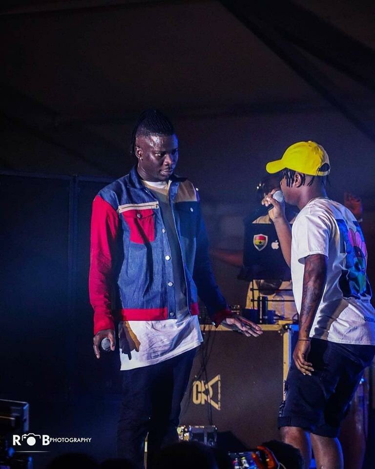 Livingstonegh11's tweet photo. Father and son Levels @stonebwoyb @kelvynboymusic_ #BhimConcert28Dec ๐ฅ๐ฅ๐ฅ https://t.co/Feod7UYsV0