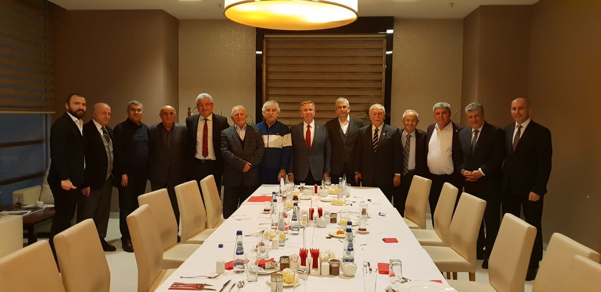 Ankara Büyükşehir Belediye Başkan Adayımız Sayın Mansur Yavaş'la 25 ve 26 dönem gurubumuzun milletvekilleriyle yemekli toplantıda bir araya geldik. 
İnşallah halkımızın da desteğiyle 31 Martta Ankara'yı yeniden kazanacağız. Hemşerilerimi desteğe çağırıyorum.
<a href="/mansuryavas06/">Mansur Yavaş</a>