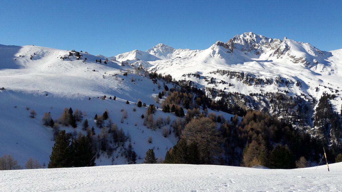 CeBuffetEymard's tweet photo. Le samedi au soleil... ⛷🌞
@Valfrejus @decouvrir_valfr @hautemaurienne https://t.co/bjWhD75rks