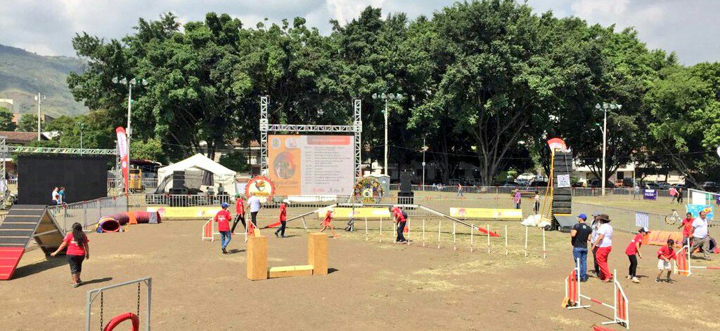 luladastereo's tweet photo. #FestivalDeMascotas Así transcurre el Festival de Mascotas en el Marco de @feriadecaliof y La Lulada Stereo presente https://t.co/sIM1s3d10J