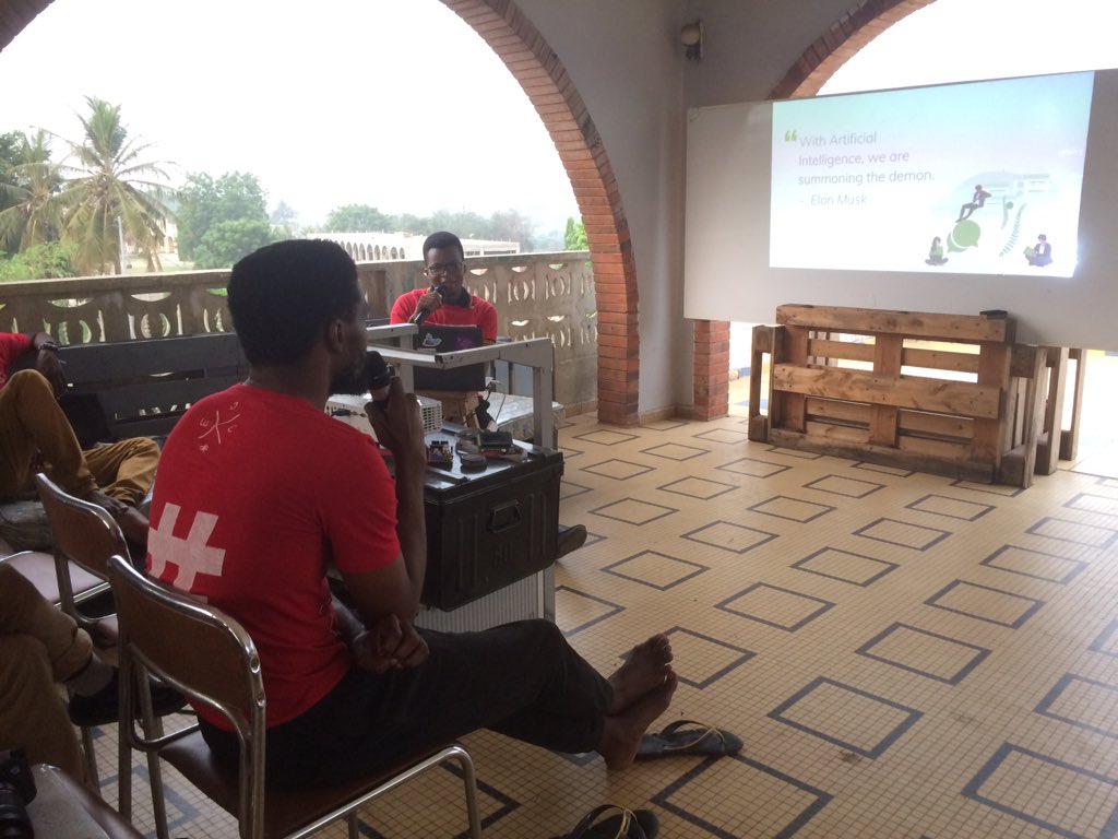nonhouegnon's tweet photo. Actuellement en cours au @woelab l’atelier d’#Impression3D par @KumasiHive après la #Photographie.@Donilab1 a présenté les #Drones après #GoogleCardBoard de @googlevr par le @BLOLAB_BENIN. @SethGnavo suivra pour l’ #IA. La 7e édition du #BootWoeCamp se poursuit. #BwC #MakeAfrica https://t.co/54P0RYqP9n