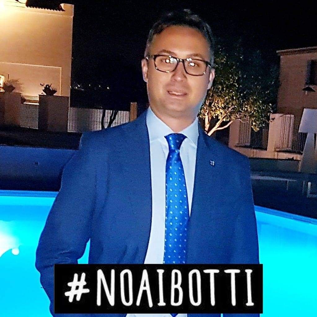 ncapri0's tweet photo. #noaibotti https://t.co/qVxk26K508