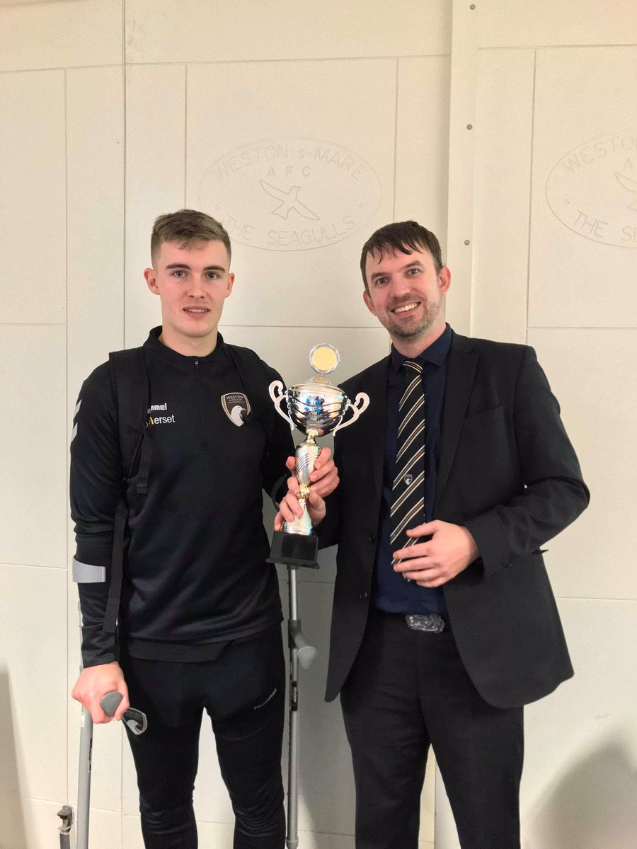 Commercial manager @NielBassom presents today’s MOTM to <a href="/JasonPope95/">POPEY</a>, on behalf of <a href="/Lamby67/">Tim Lamb</a> of McDonalds Somerset.🏆

#SeagullsMedia #McDonaldsSomerset
