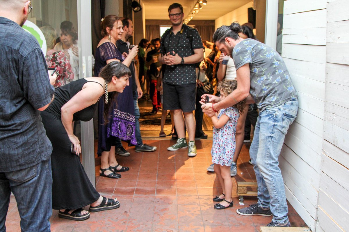 🔸 #Fotografia Los profes de <a href="/casarwalsh/">CasaRWalsh</a> #danielayechua y #sebasgerminario en la fiesta de fin de año de <a href="/casarwalsh/">CasaRWalsh</a> 
Ph: <a href="/alegriacuba/">Alelí Alegría Cuba 🌈</a> 
#CasaRWalsh #ArteSucediendo .
.
.
#photo #pic #album #fotografia #buenosaires #art #arte #cultura #chau2018 #hola2019