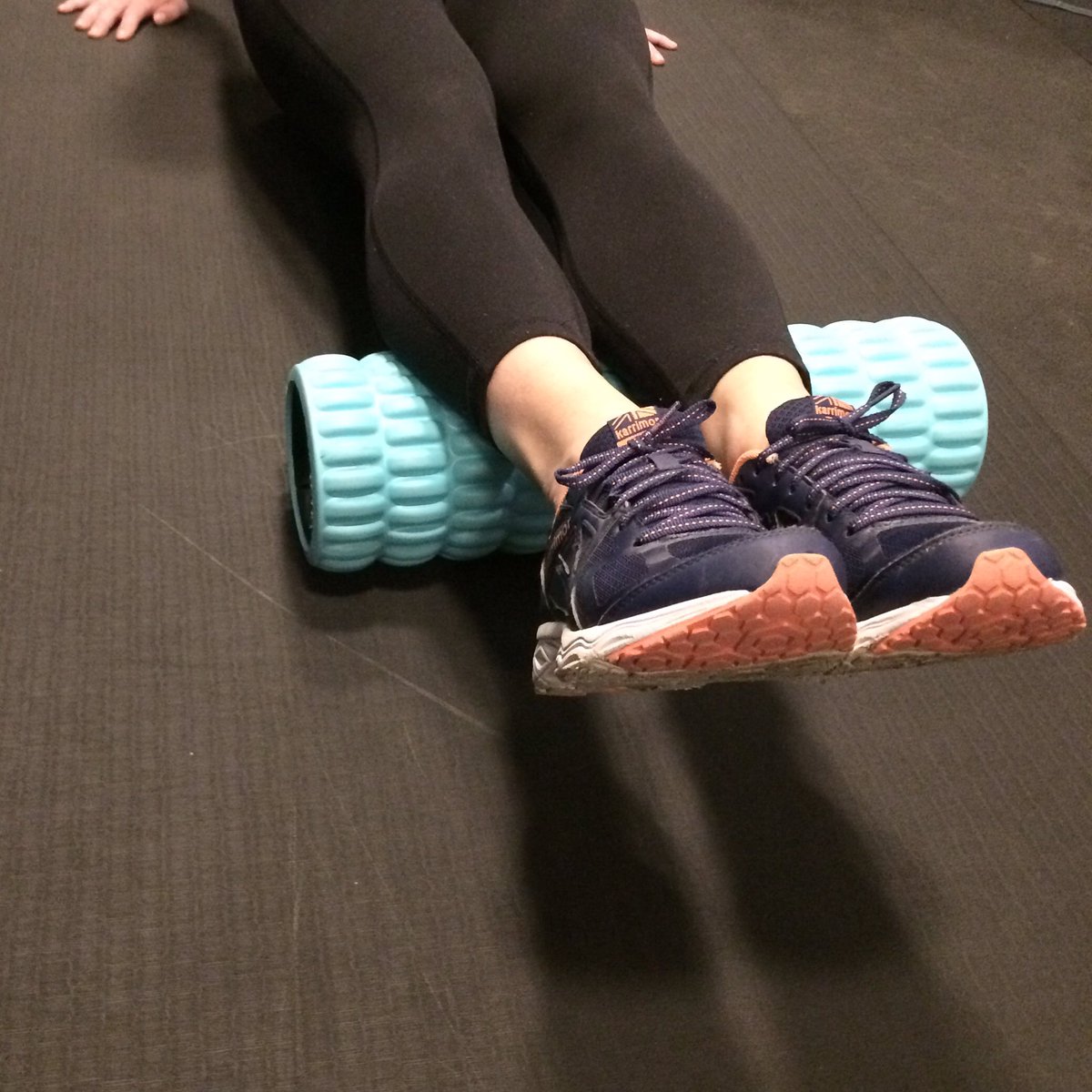 Rolling out tight calf muscles 🏃🏻‍♀️ (and all the Christmas pudding 🤣) #fitnessfanatics #keepitgator