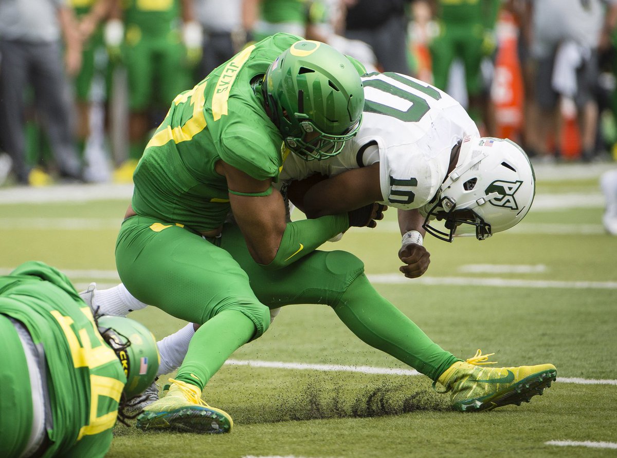 BriAmaranthus's tweet photo. Anyone else think @JalenJelks is going to ball out in his last game in green and yellow?!🏈

I do! 

3 Ducks you MUST watch today🎉➡️https://t.co/laRCveSNm9 #GoDucks https://t.co/mPkJ7e1enx