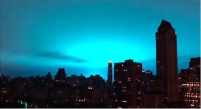 People Thought Aliens Were Invading New York City Because of This Mysterious Blue Light                                                                                        smsdisk.blogspot.com/2018/12/people…