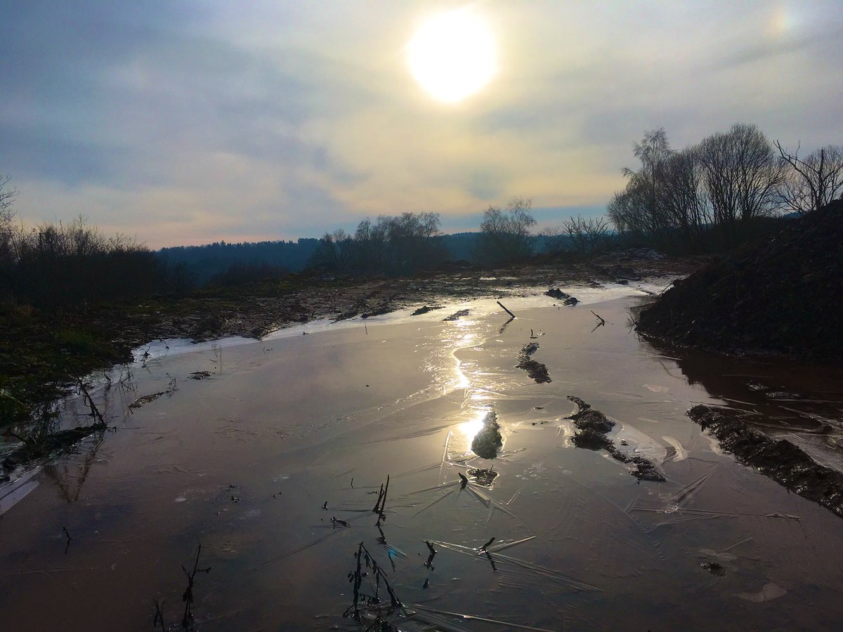 PolitischZ's tweet image. 2018 war die Lehre, dass ein Jahr wirklich noch beschissener sein kann, als 2016 und 2017 zusammen - aber gegen Ende einem zeigt, dass das alles so kommen musste. Manchmal tut heilen einfach weh. Bin gerüstet für die #Challenge2019 #HappyNewYear #2018Memory