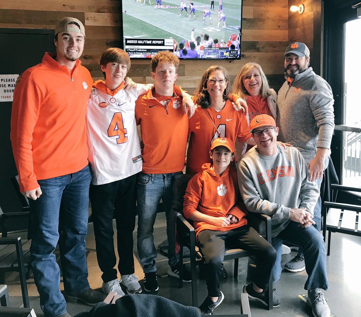 StuckeysGonWild's tweet photo. Pregame (whole crew). #ALLIN #GoTigers #TweetSpam https://t.co/k1GeUT3L13