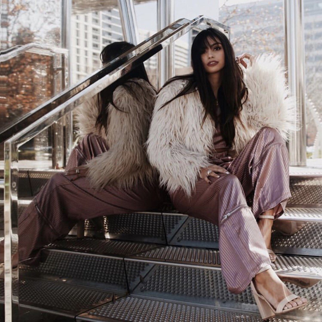 eggieshop's tweet photo. @sierramistttt looks like she's ready to own the last weekend of 2018 ✨ in our hot shot matching set #eggieshop https://t.co/Wbe6aB0kVy