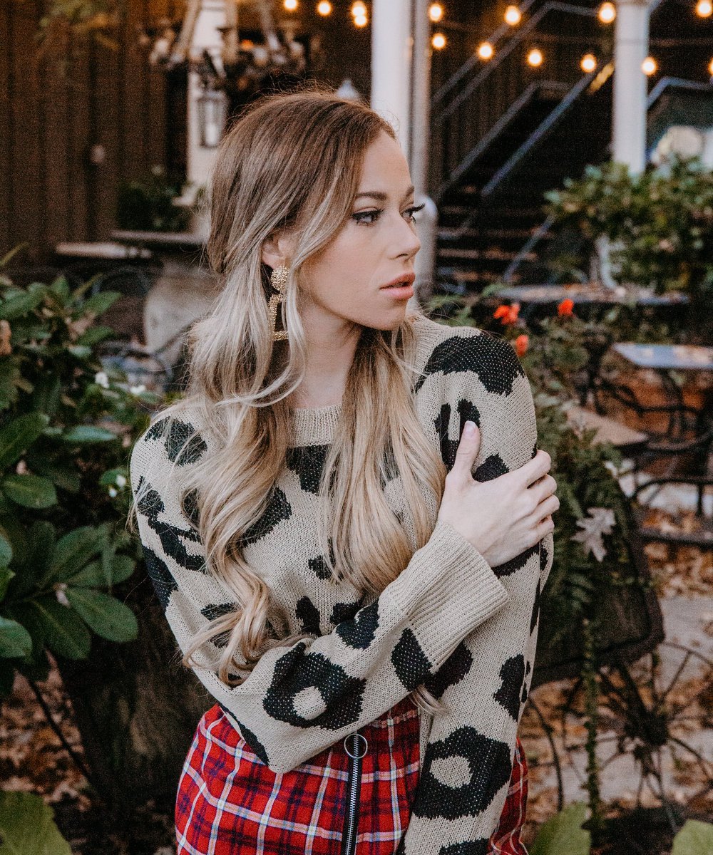closetier's tweet photo. Psst...just in case you didn’t get everything on your wish list, sweaters are still 20% off with code COZYCHIC ❤️ Shop Now >> https://t.co/FRG8tn9fG7 https://t.co/8rMGU6MCoh