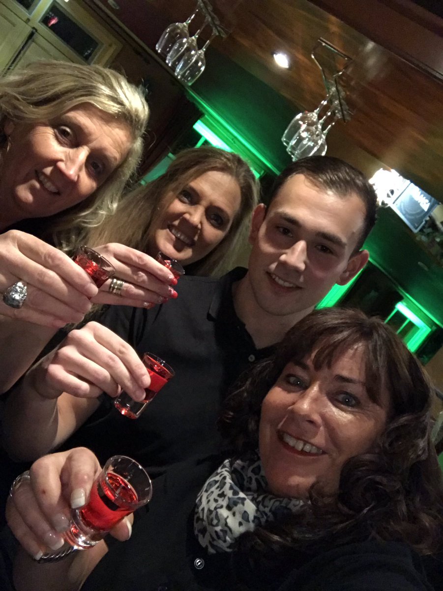 ingridbraai's tweet photo. Team Playa Braya wenst #MVG180 heel veel succes 💪🏼 https://t.co/K6ZFUQmFKY