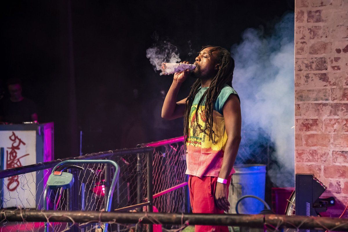 SA_HipHopAwards's tweet photo. Legalize it, don't critize it 😂😂 #SAHHA2018 https://t.co/WpFHOOM98U