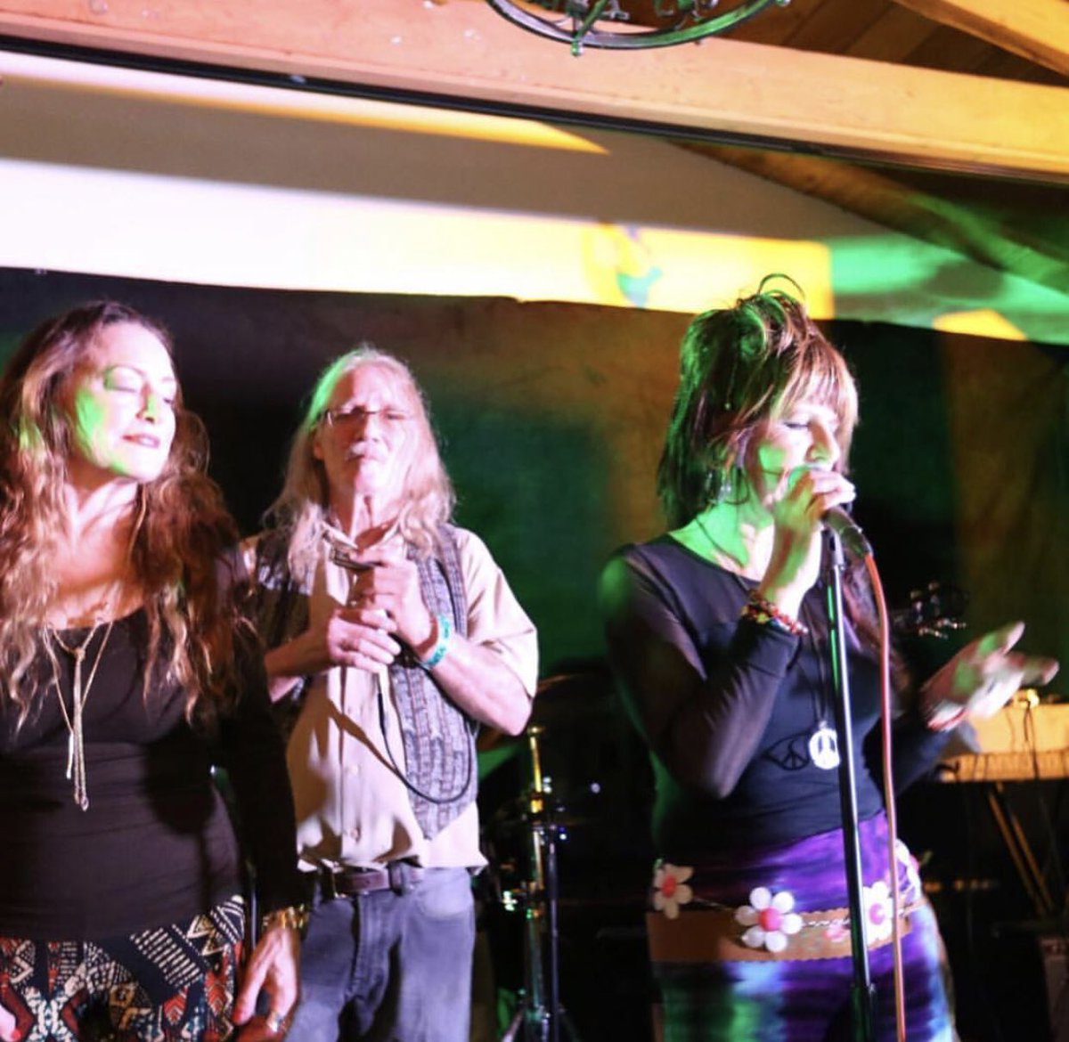 casaescobar's tweet photo. Our New Years Eve party features Carol Casey and the Shakers Live! December 31st. The show starts at 8 #Malibu #NewYearsEve https://t.co/2sOwiNYPfk
