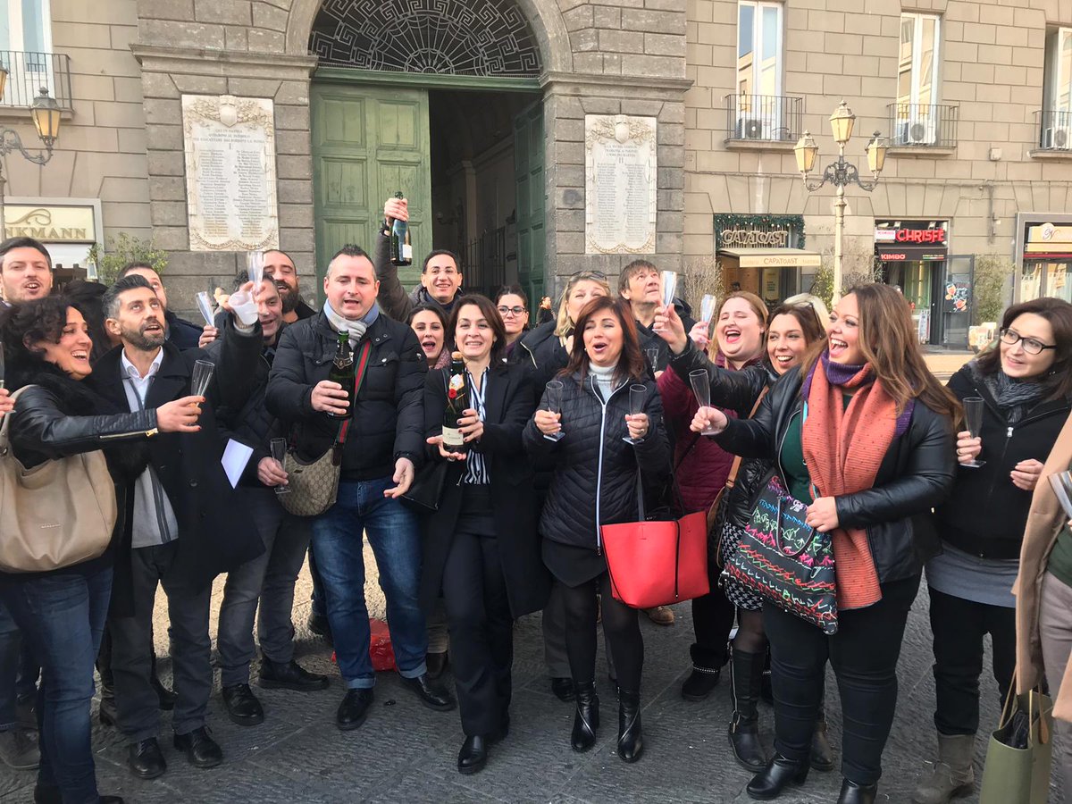 IdoneiN's tweet photo. #decretosicurezza ce l'abbiamo fatta Ministro @matteosalvinimi #dalleparoleaifatti ex Idonei Polizia Municipale di Napoli. Oggi primo gruppo, lunedì 31 secondo gruppo. @luigidimaio @Roberto_Fico @C_XXVIIOttobre @MunvicMovimento https://t.co/MBo5DqzUb3