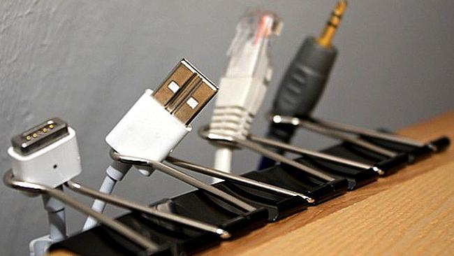 mdyerglobal's tweet photo. Tired of tangled cords? Clip binder clips on your desk and nightstand to help keep them in place for easy use. #HomeStorageTips https://t.co/2FBrwRWUwZ