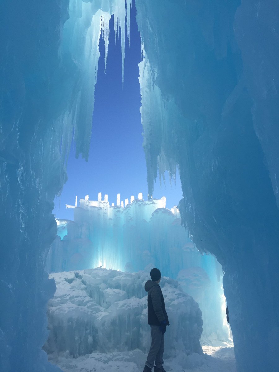 lizrlambert's tweet photo. We drove to the mountains to see snow. 30-minutes at the #IceCastles at 16 degrees and I’m good for the season. #BeatTheSkiTraffic https://t.co/tDIkf9V7He